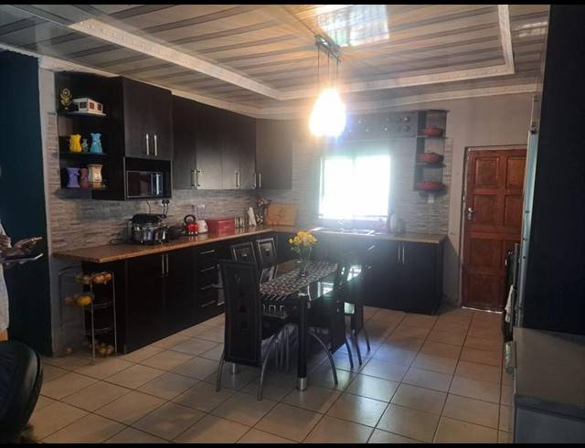 3 BEDROOM HOUSE FOR SALE IN MELVILLE